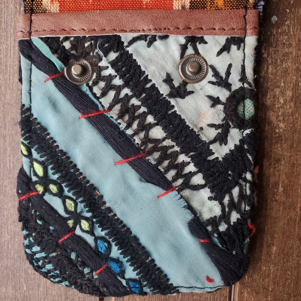 🔮🎱 Free People Boho Embroidered Repurposed vtg banjara hippie Wallet card case - Picture 9 of 10